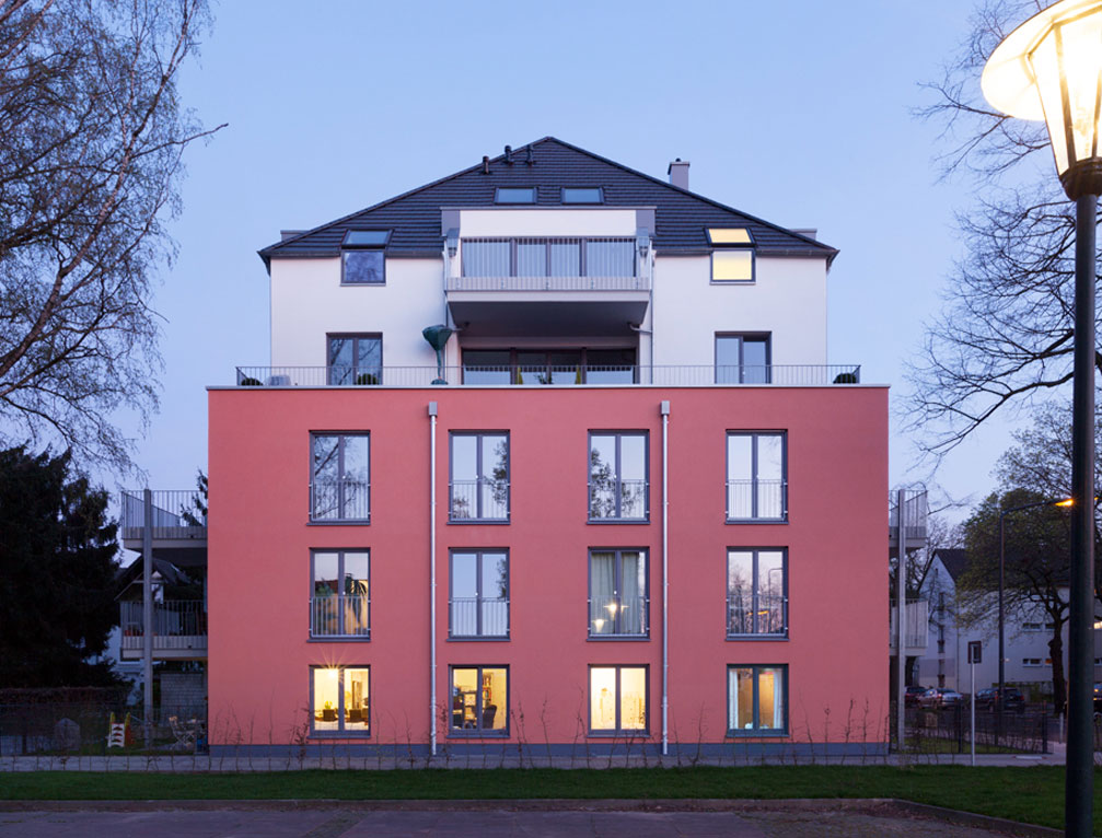 Bild rotes Haus, Referenzobjekt  Winands Invest, in Rodenkirchen-Köln, Andrea Winands 